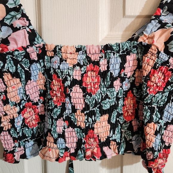 B.O.G. Collective Crop Top - Picture 4 of 4